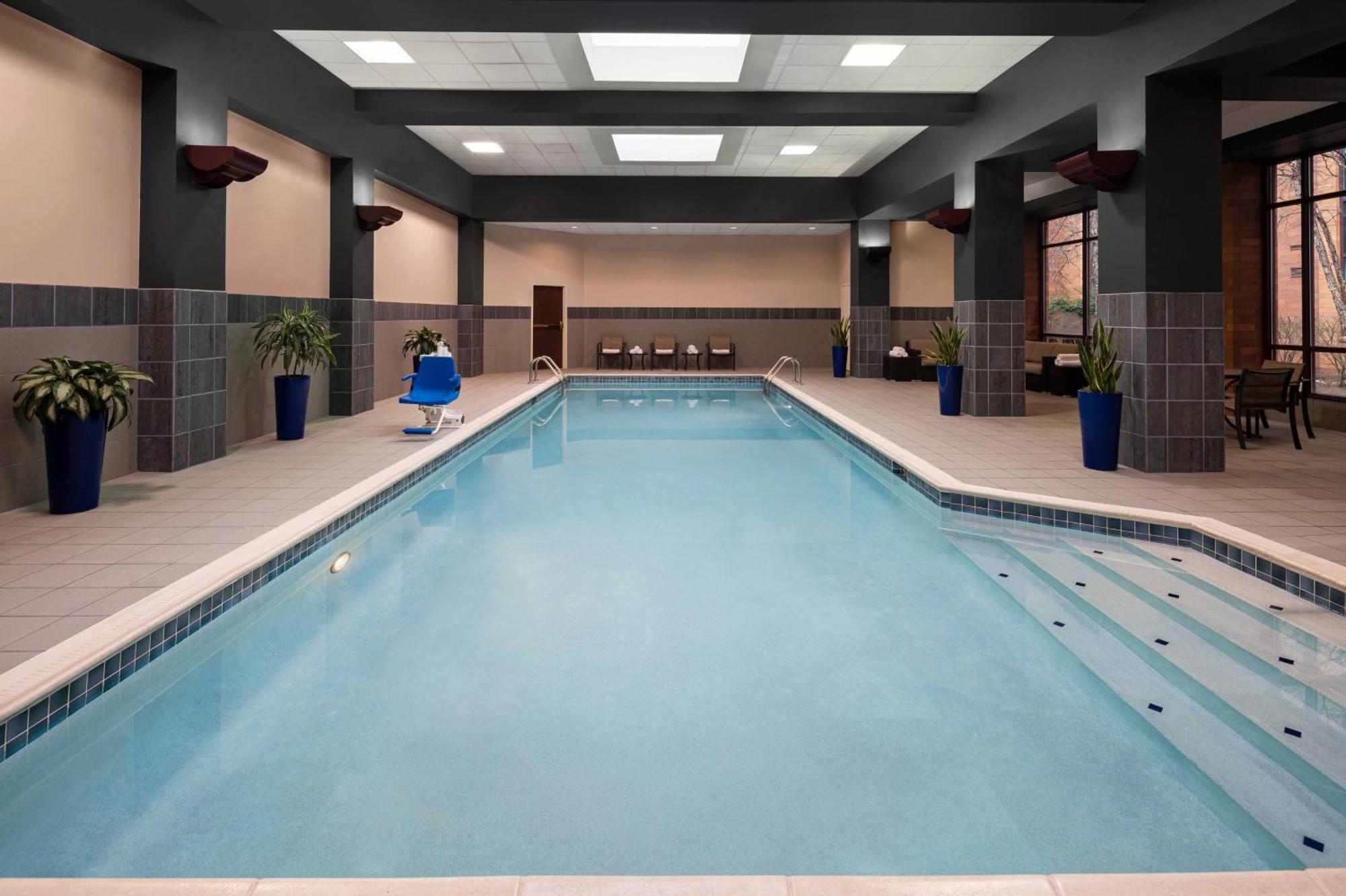 Cleveland Marriott East Hotel Warrensville Heights Екстериор снимка