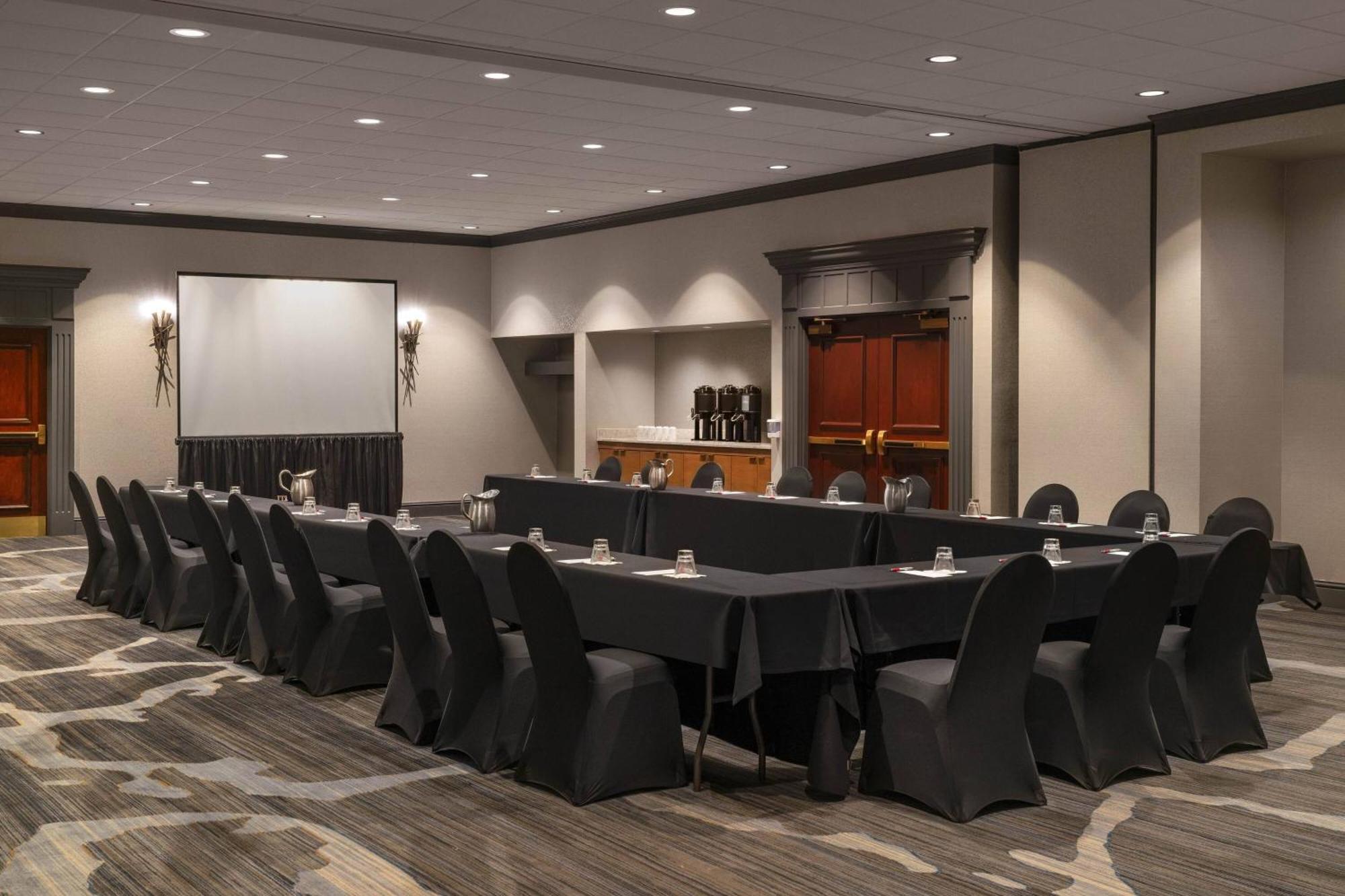 Cleveland Marriott East Hotel Warrensville Heights Екстериор снимка